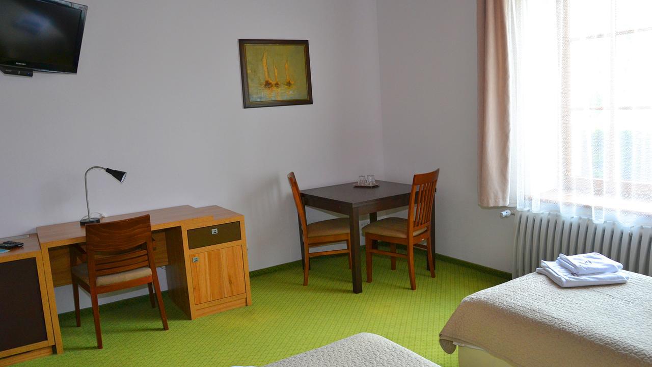 Hotel Tawerna Kaper Iława Exterior foto